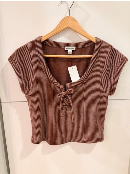 Urban Social Tops - Urban Social Ribbed Crop Top NWT Size Medium – Mauve Lace-Up Short Sleeve Top